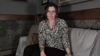 Bettie Bondage - Mom’s Distracting Pregnant Body